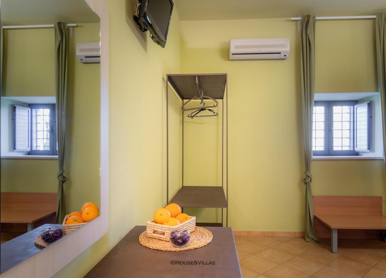 Rosaria 3* Noto